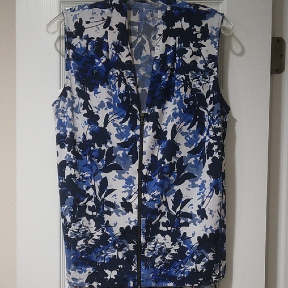 Tahari Blue and White Graphic Sleeveless Blouse